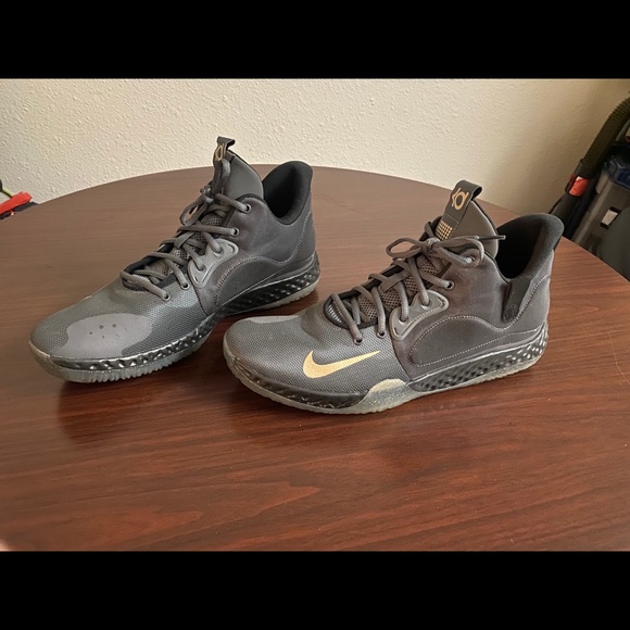 New Nike Kds size 13 - Picture 2 of 3